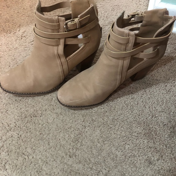 Beige boots - Picture 2 of 5